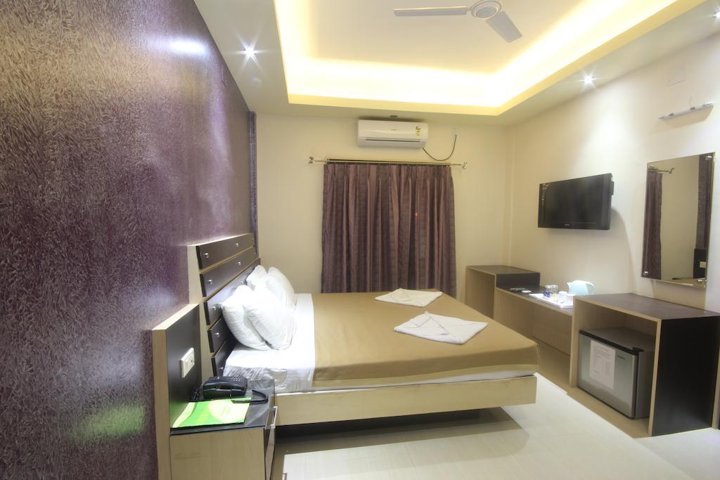 Urmee Hotel Bhubaneswar Exterior photo