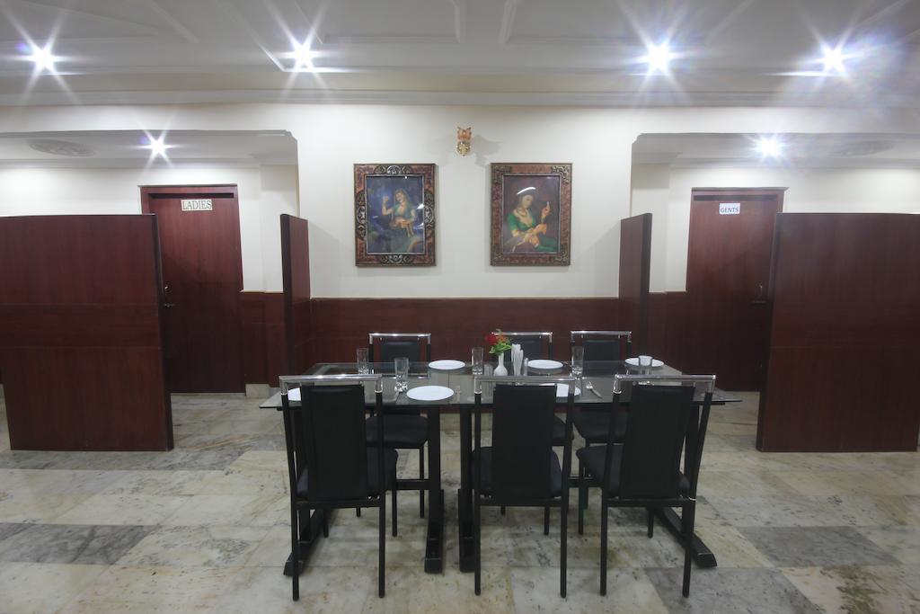 Urmee Hotel Bhubaneswar Exterior photo
